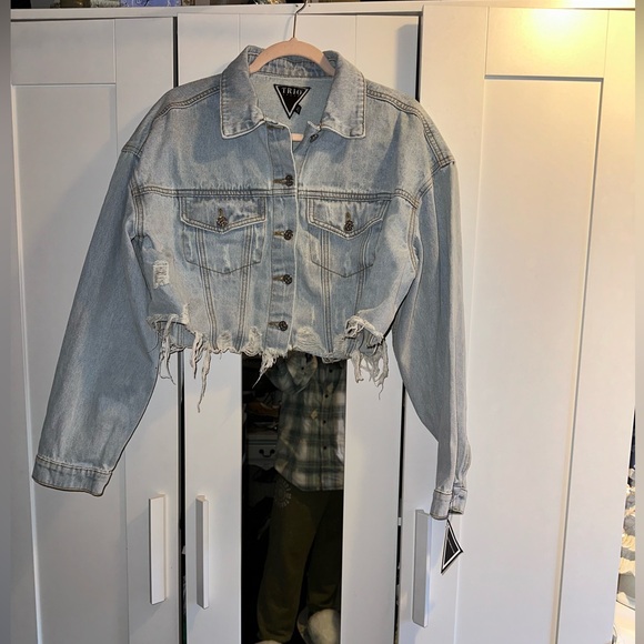 NWT Trio Urban Cropped Distressed Denim Jacket - Picture 3 of 8